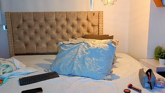 KeryHillson online show from 01/08/26, 12:18