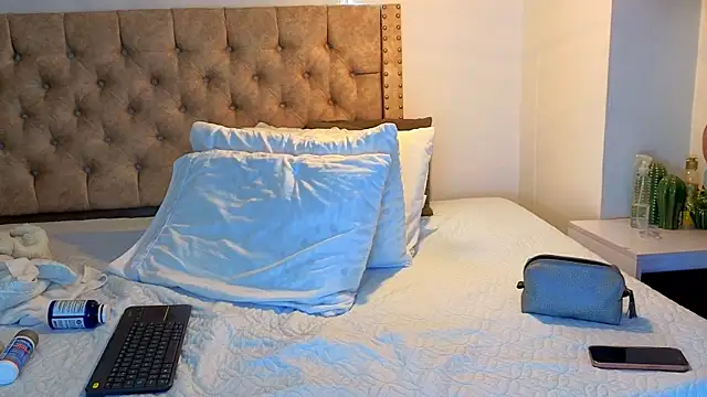 KeryHillson online show from 01/11/26, 01:49