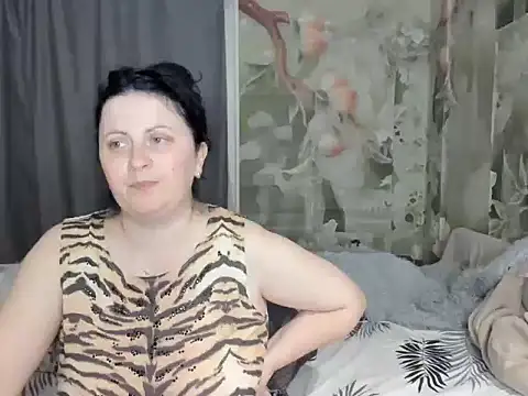 Lillian2 online show from 11/06/25, 02:12