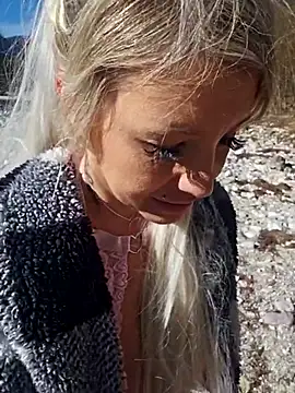 Snapshot of Sexy_Sparkling_ chatting on 03/03/25, 11:11 Sexy Sparkling online show from 03/03/25, 11:11