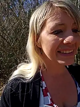 Snapshot of Sexy_Sparkling_ chatting on 03/08/25, 11:05 Sexy Sparkling online show from 03/08/25, 11:05