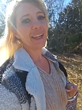 Snapshot of Sexy_Sparkling_ chatting on 03/18/25, 01:53 Sexy Sparkling online show from 03/18/25, 01:53