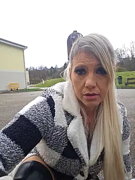 Snapshot of Sexy_Sparkling_ chatting on 11/11/25, 12:16 Sexy Sparkling online show from 11/11/25, 12:16