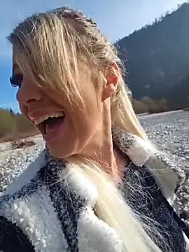 Snapshot of Sexy_Sparkling_ chatting on 11/13/25, 11:31 Sexy Sparkling online show from 11/13/25, 11:31