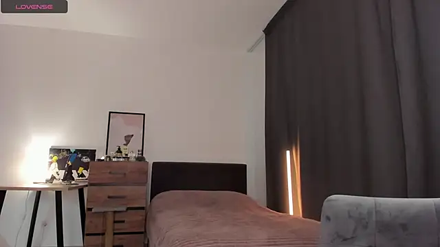 Snapshot of Alice_Dias chatting on 02/11/25, 02:13 Alice Dias online show from 02/11/25, 02:13