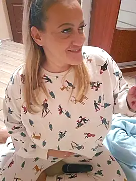 Isabellaa04 online show from 12/17/25, 10:38