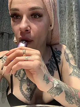 Queen of pain online show from 02/28/25, 05:37