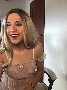 Snapshot of Aly_scarf chatting on 01/06/25, 04:55 Aly scarf online show from 01/06/25, 04:55