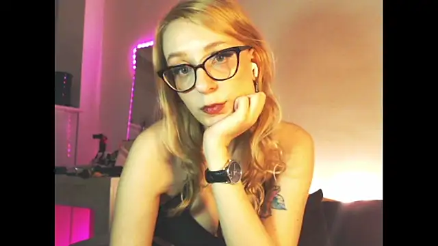 Snapshot of welliza chatting on 01/09/25, 02:43 welliza online show from 01/09/25, 02:43