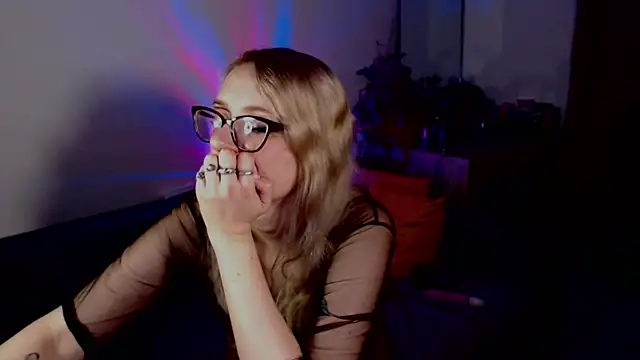 Snapshot of welliza chatting on 09/14/25, 12:10 welliza online show from 09/14/25, 12:10