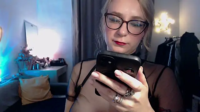 Snapshot of welliza chatting on 10/04/25, 11:03 welliza online show from 10/04/25, 11:03