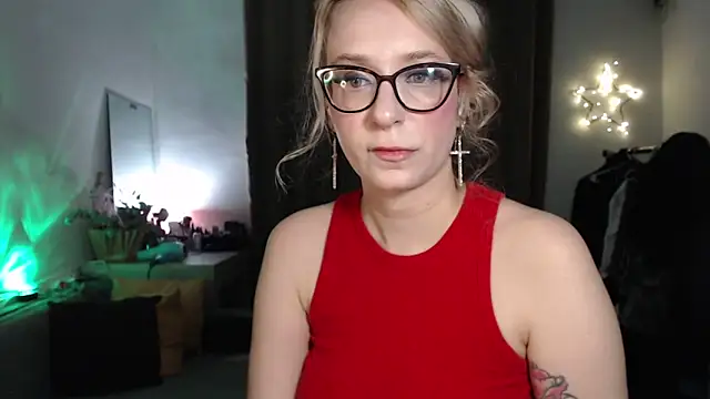 Snapshot of welliza chatting on 10/19/25, 11:27 welliza online show from 10/19/25, 11:27