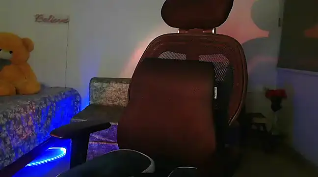 Snapshot of vanyaaurmohan chatting on 12/12/24, 11:03 vanyaaurmohan online show from 12/12/24, 11:03