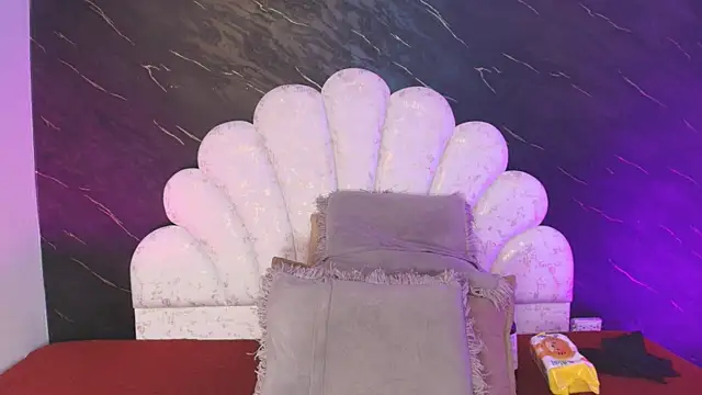  MiaBrown  online show from 04/08/26, 12:05