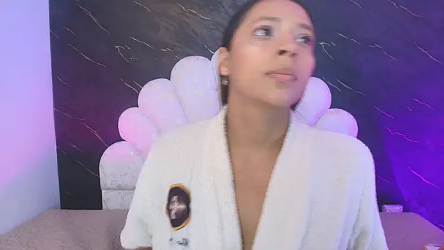 Snapshot of _MiaBrown_ chatting on 06/10/26, 12:04 MiaBrown online show from 06/10/26, 12:04