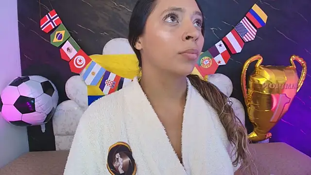 Snapshot of _MiaBrown_ chatting on 06/27/26, 12:10 MiaBrown online show from 06/27/26, 12:10