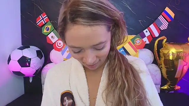 Snapshot of _MiaBrown_ chatting on 06/30/26, 12:06 MiaBrown online show from 06/30/26, 12:06