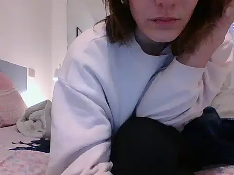 Snapshot of Emyly83 chatting on 01/05/25, 10:21 Emyly83 online show from 01/05/25, 10:21