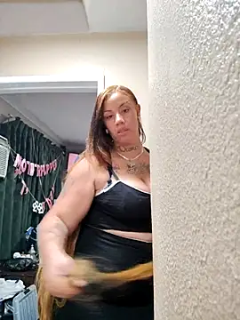 Snapshot of assonphatphat chatting on 11/13/25, 04:11 assonphatphat online show from 11/13/25, 04:11