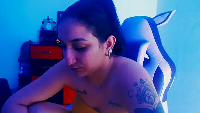 Snapshot of liz_dirty chatting on 11/24/25, 10:31 liz dirty online show from 11/24/25, 10:31