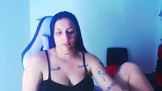 Snapshot of liz_dirty chatting on 04/22/26, 10:11 liz dirty online show from 04/22/26, 10:11