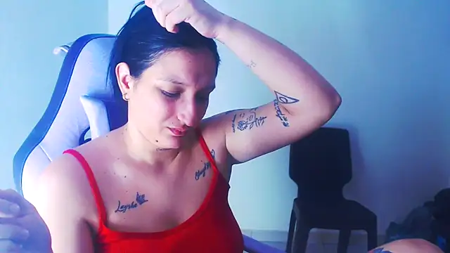 Snapshot of liz_dirty chatting on 05/13/26, 10:38 liz dirty online show from 05/13/26, 10:38