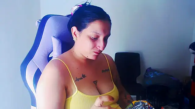 Snapshot of liz_dirty chatting on 07/18/26, 10:35 liz dirty online show from 07/18/26, 10:35