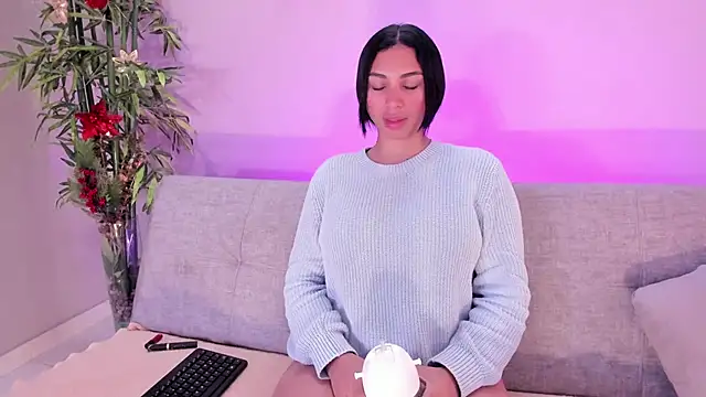 Snapshot of SALOME_CLARK1 chatting on 12/12/24, 12:44 SALOME CLARK1 online show from 12/12/24, 12:44