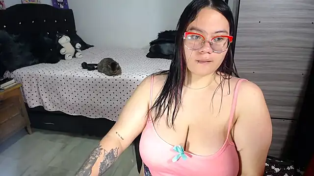 Snapshot of SharaPatinson chatting on 10/14/25, 08:31 SharaPatinson online show from 10/14/25, 08:31