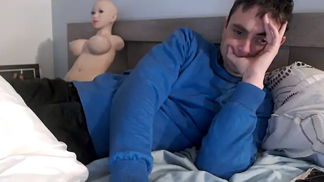 freddy0222222 online show from 02/06/25, 12:05