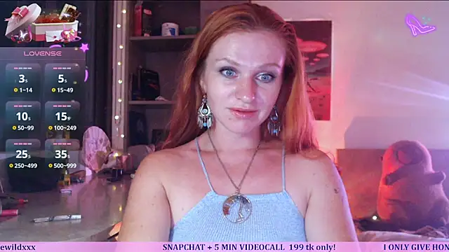 Snapshot of Cassie_Wild chatting on 06/24/26, 12:59 Cassie Wild online show from 06/24/26, 12:59