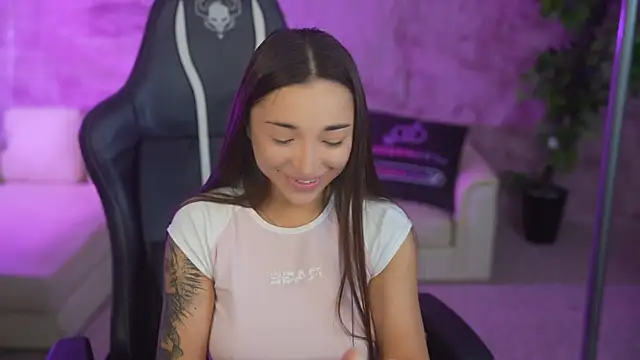 Snapshot of Jasmine_Flow chatting on 10/25/25, 07:38 Jasmine Flow online show from 10/25/25, 07:38