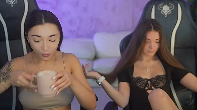 Snapshot of Jasmine_Flow chatting on 10/30/25, 07:43 Jasmine Flow online show from 10/30/25, 07:43