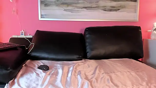 Tiffanysurez  online show from 03/15/25, 07:16