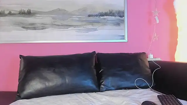 Tiffanysurez  online show from 10/08/25, 08:17