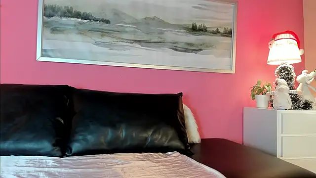 Tiffanysurez  online show from 12/17/25, 06:25