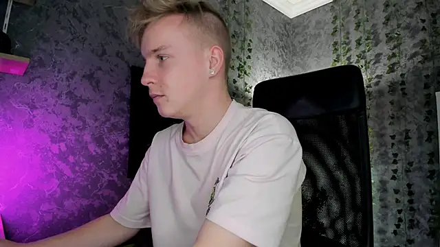 Snapshot of AlexxSweet chatting on 11/01/25, 06:59 AlexxSweet online show from 11/01/25, 06:59