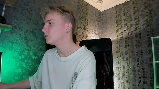 Snapshot of AlexxSweet chatting on 11/08/25, 07:30 AlexxSweet online show from 11/08/25, 07:30