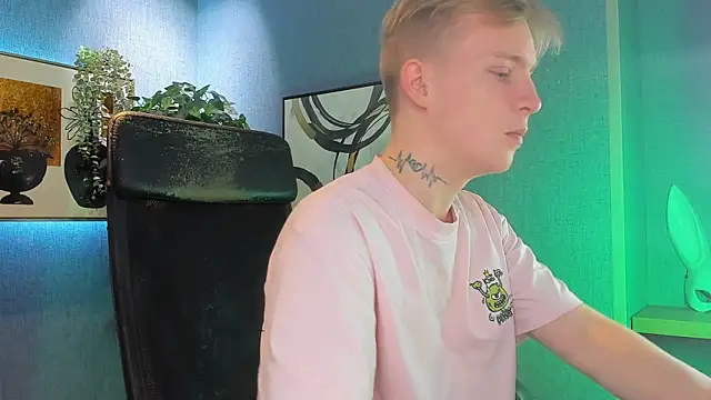 Snapshot of AlexxSweet chatting on 11/16/25, 06:52 AlexxSweet online show from 11/16/25, 06:52