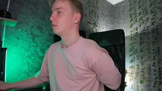 Snapshot of AlexxSweet chatting on 11/22/25, 06:56 AlexxSweet online show from 11/22/25, 06:56