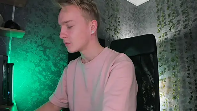 Snapshot of AlexxSweet chatting on 11/23/25, 06:46 AlexxSweet online show from 11/23/25, 06:46