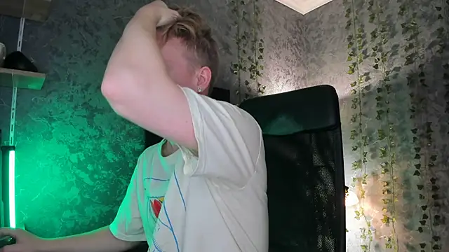 Snapshot of AlexxSweet chatting on 11/27/25, 08:38 AlexxSweet online show from 11/27/25, 08:38