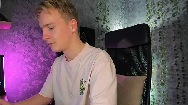 Snapshot of AlexxSweet chatting on 11/30/25, 07:01 AlexxSweet online show from 11/30/25, 07:01