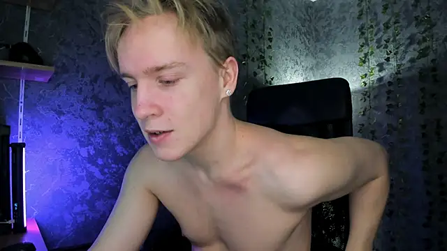 Snapshot of AlexxSweet chatting on 12/14/25, 06:41 AlexxSweet online show from 12/14/25, 06:41