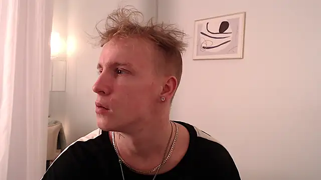 Snapshot of AlexxSweet chatting on 05/18/26, 04:40 AlexxSweet online show from 05/18/26, 04:40
