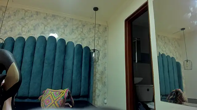 nalalye cruzz  online show from 10/18/25, 02:36