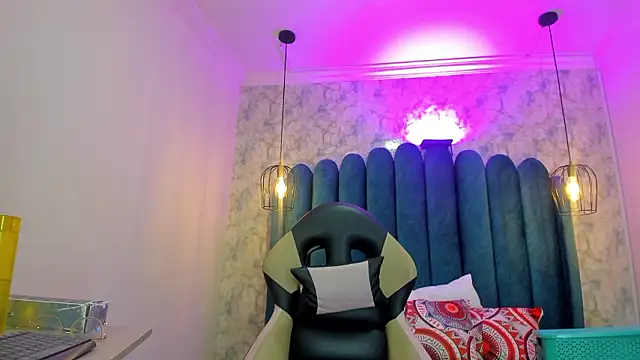 nalalye cruzz  online show from 03/05/26, 03:13