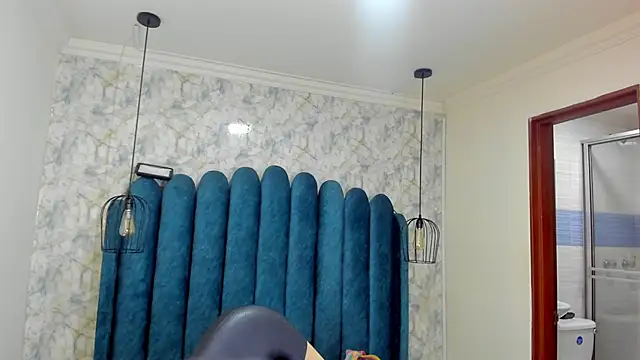 nalalye cruzz  online show from 03/19/26, 02:15