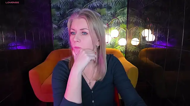 Annie Light online show from 12/05/24, 05:48