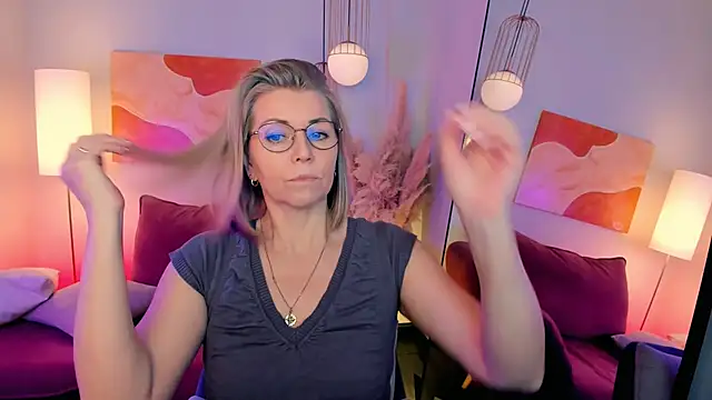 Annie Light online show from 02/10/26, 06:39